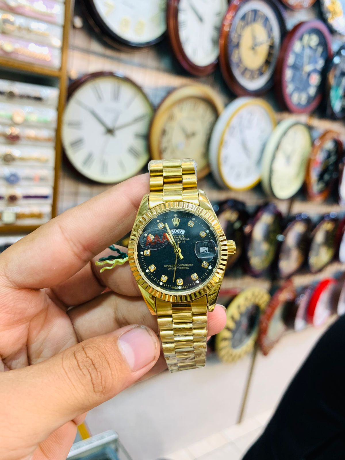 Elegant golden ladies wrist watch featuring a sleek black dial and premium bracelet design.